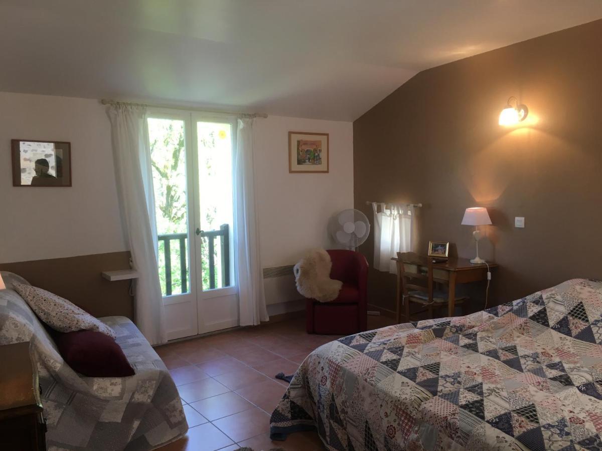 Bed and Breakfast La Ferme De Valauris Систерон Экстерьер фото