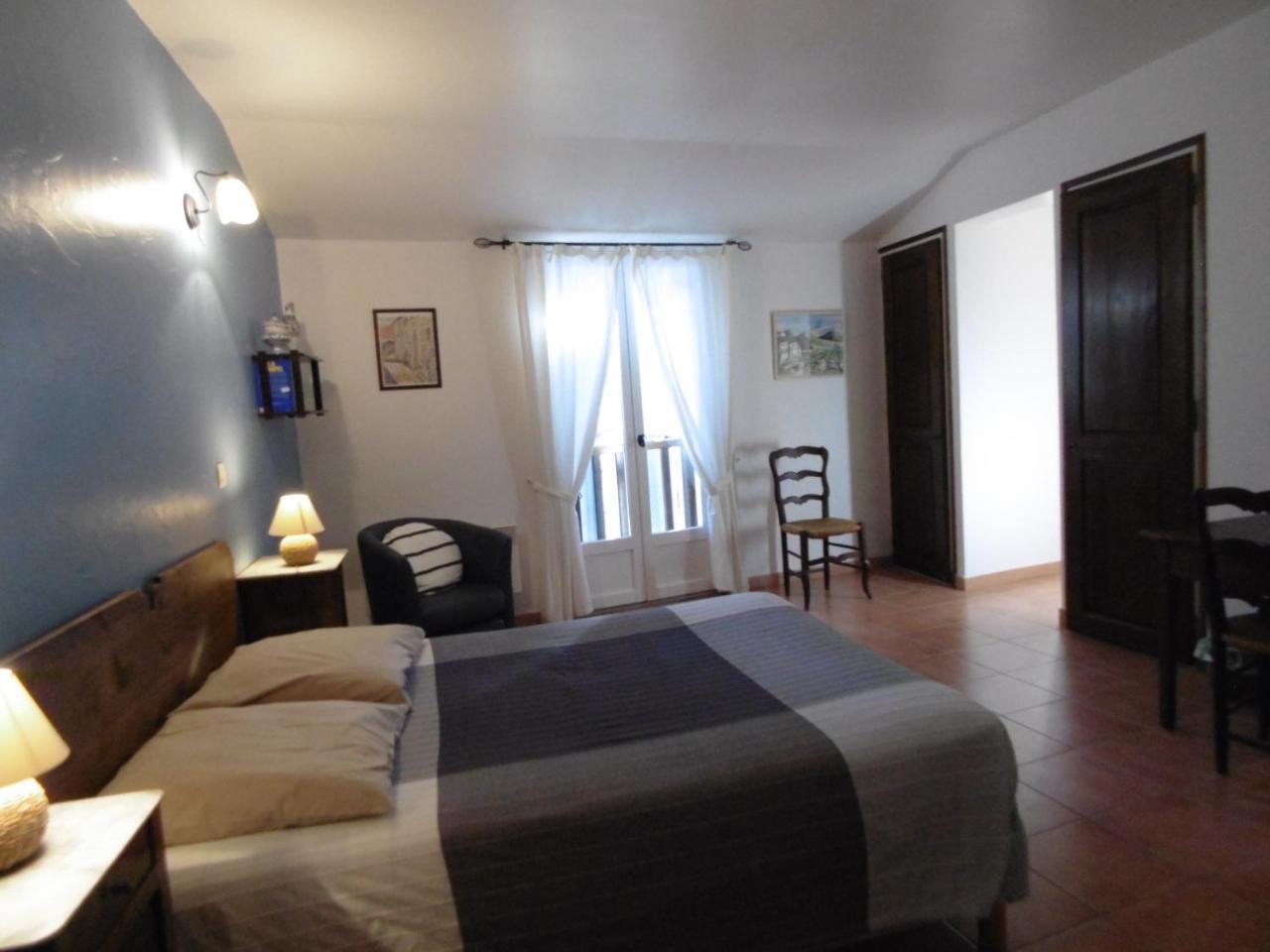 Bed and Breakfast La Ferme De Valauris Систерон Экстерьер фото