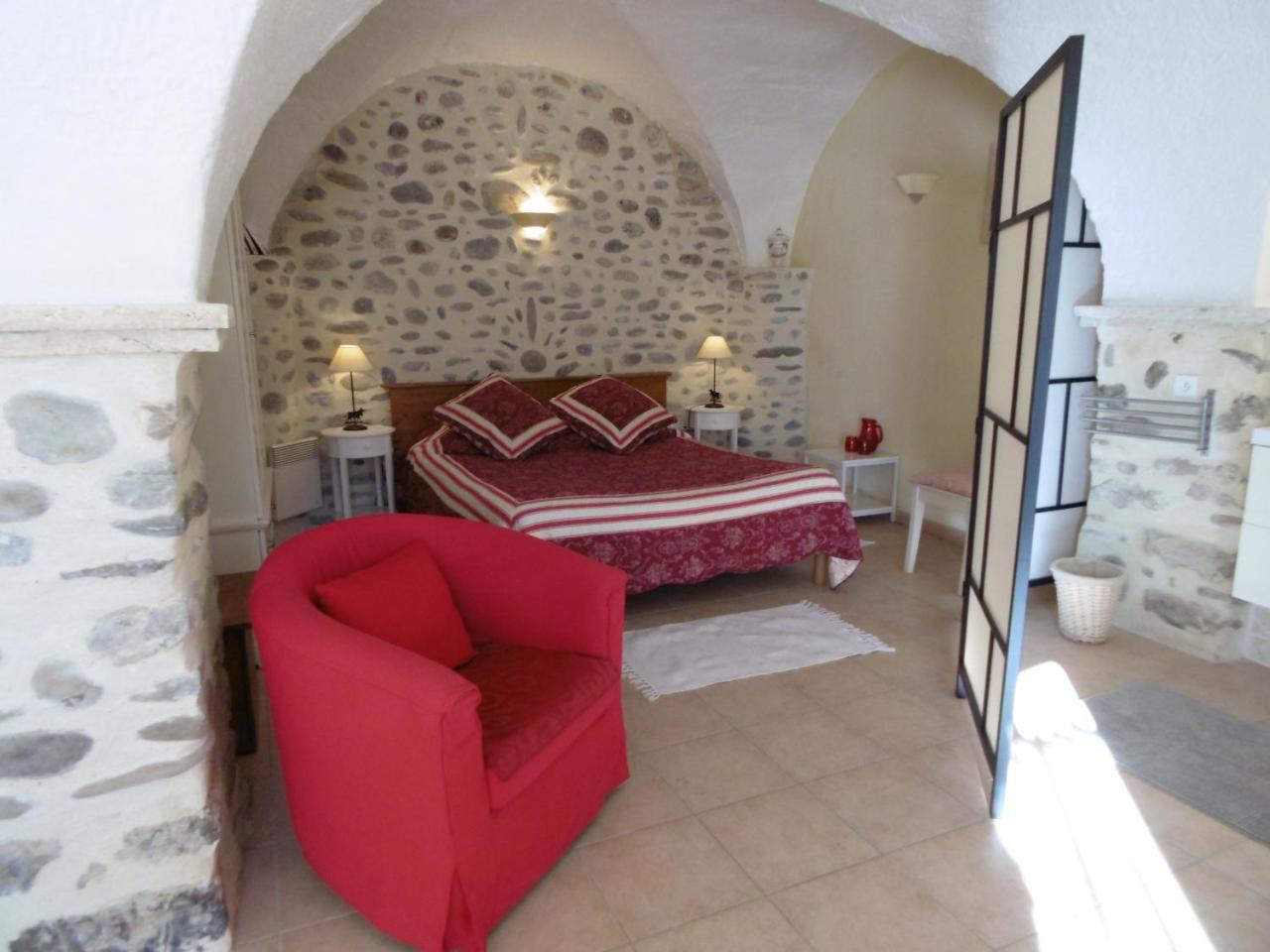 Bed and Breakfast La Ferme De Valauris Систерон Экстерьер фото