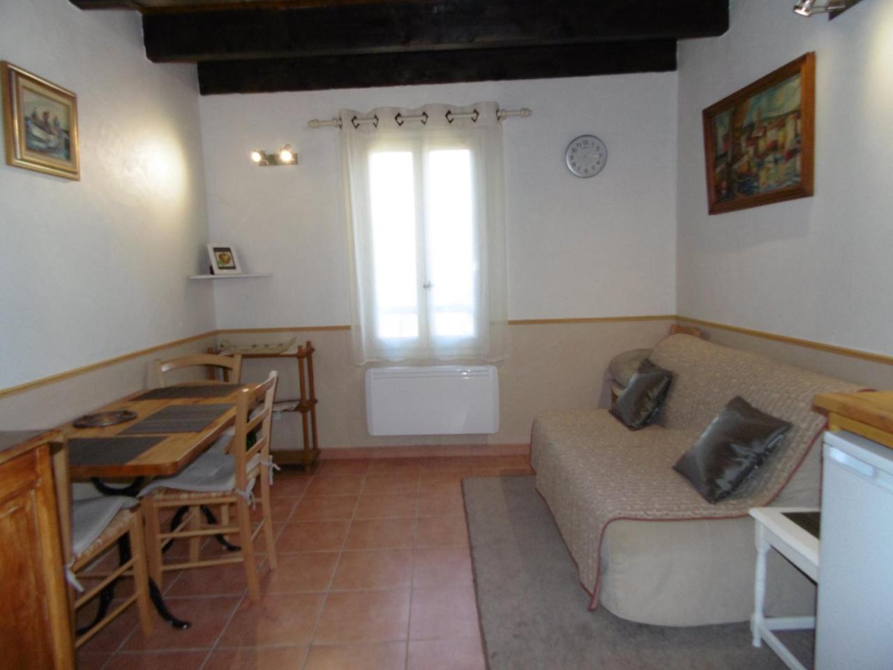 Bed and Breakfast La Ferme De Valauris Систерон Экстерьер фото